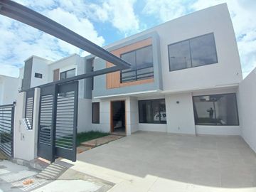 CASA POR ESTRENAR DE 3 DORMITORIOS SECTOR COLEGIO BORJA VÍA A BAÑOS