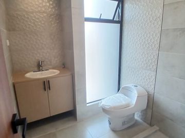 CASA POR ESTRENAR DE 3 DORMITORIOS SECTOR COLEGIO BORJA VÍA A BAÑOS