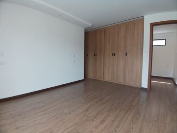 CASA POR ESTRENAR DE 3 DORMITORIOS SECTOR COLEGIO BORJA VÍA A BAÑOS