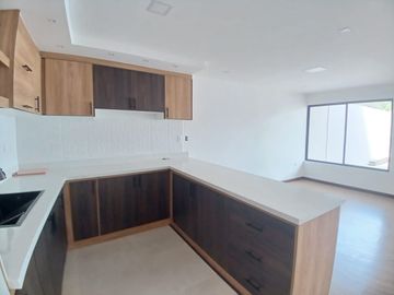 CASA POR ESTRENAR DE 3 DORMITORIOS SECTOR COLEGIO BORJA VÍA A BAÑOS