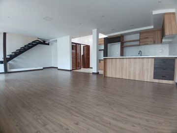 CASA POR ESTRENAR DE 3 DORMITORIOS SECTOR COLEGIO BORJA VÍA A BAÑOS