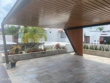 Casa en Venta 3 recamaras, Cumbres del Lago