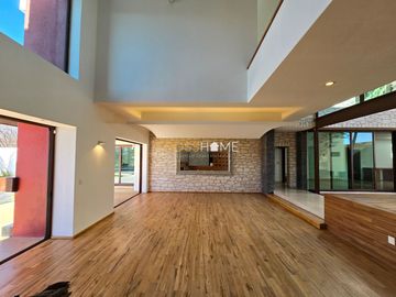VENTA DE CASA, EN ZONA PRIVILEGIADA JURIQUILLA QRO.