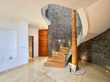 VENTA DE CASA, EN ZONA PRIVILEGIADA JURIQUILLA QRO.
