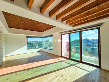 VENTA DE CASA, EN ZONA PRIVILEGIADA JURIQUILLA QRO.
