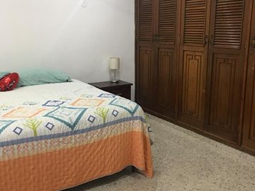 Casa con vocación comercial o residencial sobre avenida de alto flujo.