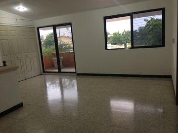 Casa con vocación comercial o residencial sobre avenida de alto flujo.