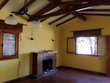 Oportunidad, hermoso Chalet a la venta en barrio residencial, La Falda