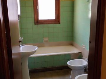Oportunidad, hermoso Chalet a la venta en barrio residencial, La Falda