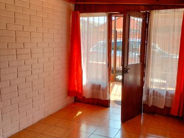 Casa en venta Maipú Barrio Las Flores, Pasaje cerrado, impecable.