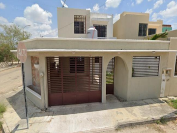 HERMOSA CASA EN VENTA EN FRACCIONAMIENTO PASEOS DE OPICHEN, MÉRIDA, YUC.