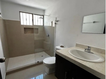 HERMOSA CASA EN VENTA EN FRACCIONAMIENTO PASEOS DE OPICHEN, MÉRIDA, YUC.