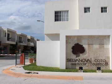 Casa en venta Selvanova Coto 4B Playa del Carmen, Quintana Roo