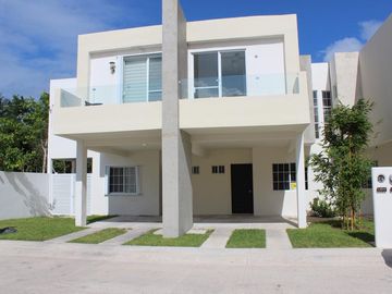 Casa en venta Selvanova Coto 4B Playa del Carmen, Quintana Roo