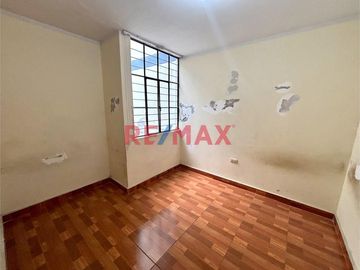 Bonita Casa Familiar En Comas Entre Av Universitaria Y Av Carabayllo