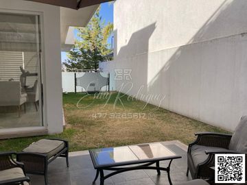 CASA EN VENTA, PORTA TOSCANA, 3 RECÁMARAS CON BAÑO, MODERNA, EQUIPADA, CON VIGILANCIA