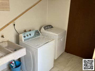 CASA EN VENTA, PORTA TOSCANA, 3 RECÁMARAS CON BAÑO, MODERNA, EQUIPADA, CON VIGILANCIA