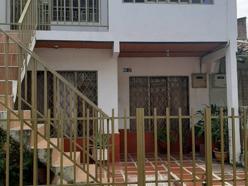 Se VENDE AMPLIA CASA de (2) dos plantas independiente / Norte Cali Valle.