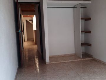 Se VENDE AMPLIA CASA de (2) dos plantas independiente / Norte Cali Valle.