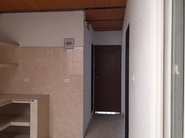 Se VENDE AMPLIA CASA de (2) dos plantas independiente / Norte Cali Valle.