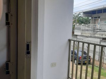 Se VENDE AMPLIA CASA de (2) dos plantas independiente / Norte Cali Valle.