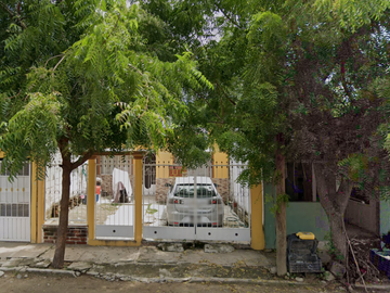 CASA EN LAURELES, PLAZUELAS DE SAN FRANCISCO, TONALA, CHIAPAS. ¡NO CREDITOS!
