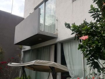 BONITA CASA BIEN UBICADA CON TODOS LOS SERVICOS