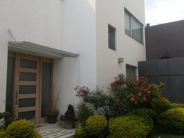 BONITA CASA BIEN UBICADA CON TODOS LOS SERVICOS