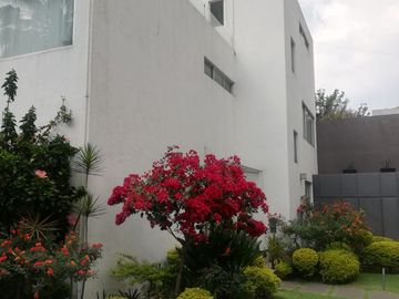 BONITA CASA BIEN UBICADA CON TODOS LOS SERVICOS
