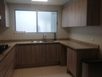 BONITA CASA BIEN UBICADA CON TODOS LOS SERVICOS
