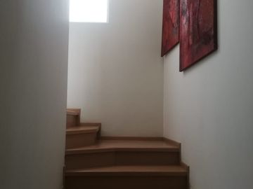 BONITA CASA BIEN UBICADA CON TODOS LOS SERVICOS