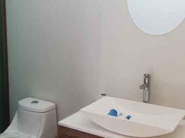 BONITA CASA BIEN UBICADA CON TODOS LOS SERVICOS