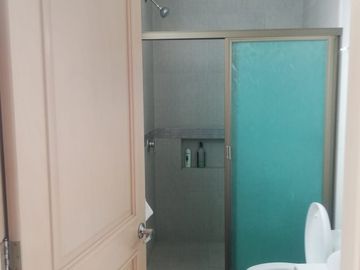 BONITA CASA BIEN UBICADA CON TODOS LOS SERVICOS