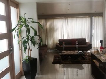 BONITA CASA BIEN UBICADA CON TODOS LOS SERVICOS