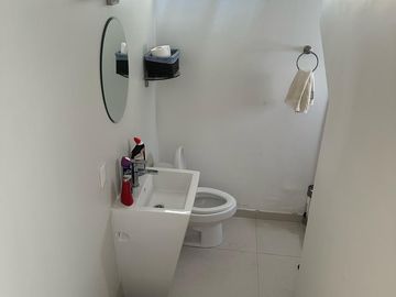 BONITA CASA BIEN UBICADA CON TODOS LOS SERVICOS