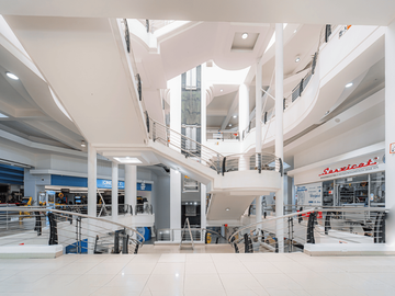 Oficinas en renta - Centro comercial River Mall Valle de los chillos