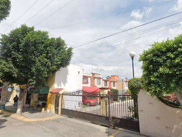 Casa en Remate-(65% Debajo De Su Valor Comercial, Solo Recursos Propios)-Cam. a Acolman, Cofradía San Miguel ÌII, Cuautitlán Izcalli-SK10