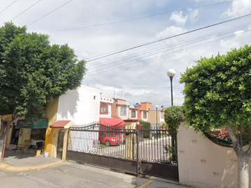 Casa en Remate-(65% Debajo De Su Valor Comercial, Solo Recursos Propios)-Cam. a Acolman, Cofradía San Miguel ÌII, Cuautitlán Izcalli-SK10