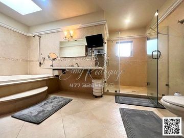 CASA EN VENTA, JARDINES DEL CAMPESTRE, 4 REC CON BAÑO. ALBERCA, EQUIPADA,