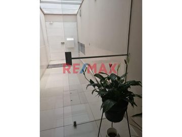 Se Alquila Departamento/Oficina De 61M2 Frente Metro Aramburu Surquillo