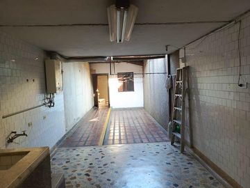 VENTA DE AMPLIA CASA EN LA FLORA