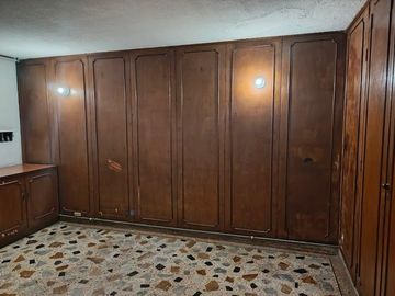 VENTA DE AMPLIA CASA EN LA FLORA