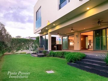 Casa de Lujo Puerta Aqua en Venta Av Universidad como Nueva Zona Dorada Andares Zapopan Punta Premier