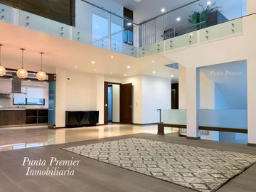 Casa de Lujo Puerta Aqua en Venta Av Universidad como Nueva Zona Dorada Andares Zapopan Punta Premier