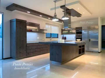 Casa de Lujo Puerta Aqua en Venta Av Universidad como Nueva Zona Dorada Andares Zapopan Punta Premier
