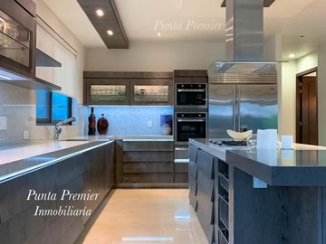 Casa de Lujo Puerta Aqua en Venta Av Universidad como Nueva Zona Dorada Andares Zapopan Punta Premier