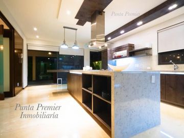 Casa de Lujo Puerta Aqua en Venta Av Universidad como Nueva Zona Dorada Andares Zapopan Punta Premier
