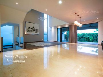 Casa de Lujo Puerta Aqua en Venta Av Universidad como Nueva Zona Dorada Andares Zapopan Punta Premier