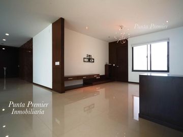 Casa de Lujo Puerta Aqua en Venta Av Universidad como Nueva Zona Dorada Andares Zapopan Punta Premier