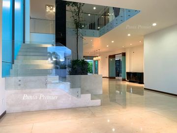 Casa de Lujo Puerta Aqua en Venta Av Universidad como Nueva Zona Dorada Andares Zapopan Punta Premier